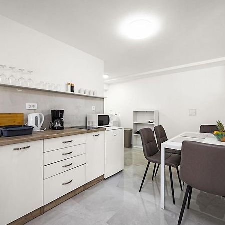 Apartment Olive Garden Near Pula 3 Km From Center And Only 4 Km From The Beach For 4 Persons Exterior foto